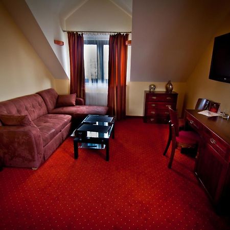 Dwa Bratanki Hotel Rzeszów Buitenkant foto