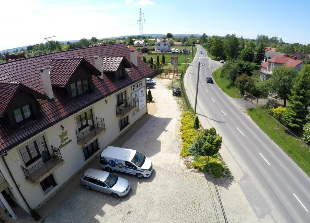 Dwa Bratanki Hotel Rzeszów Buitenkant foto