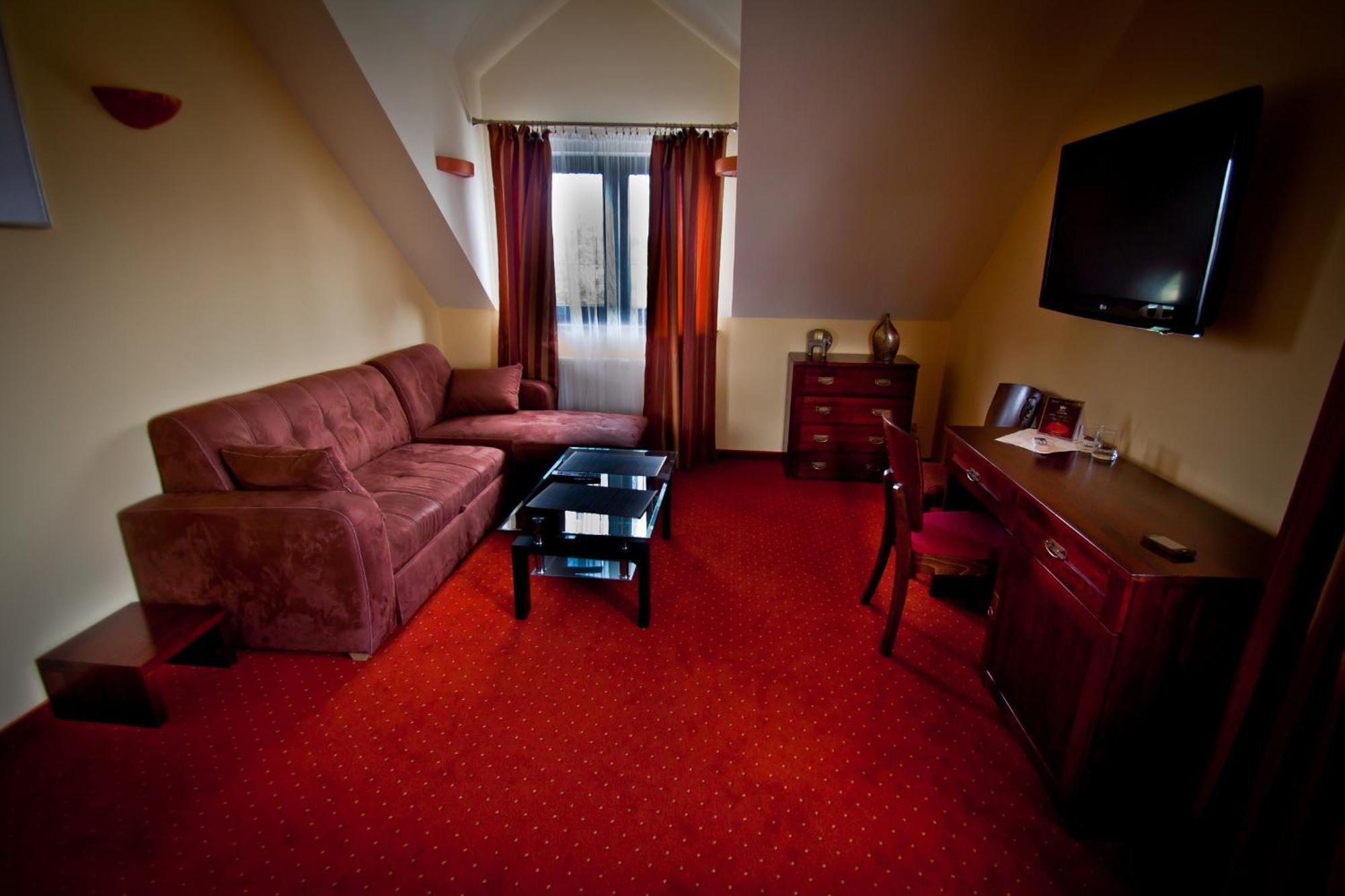 Dwa Bratanki Hotel Rzeszów Buitenkant foto