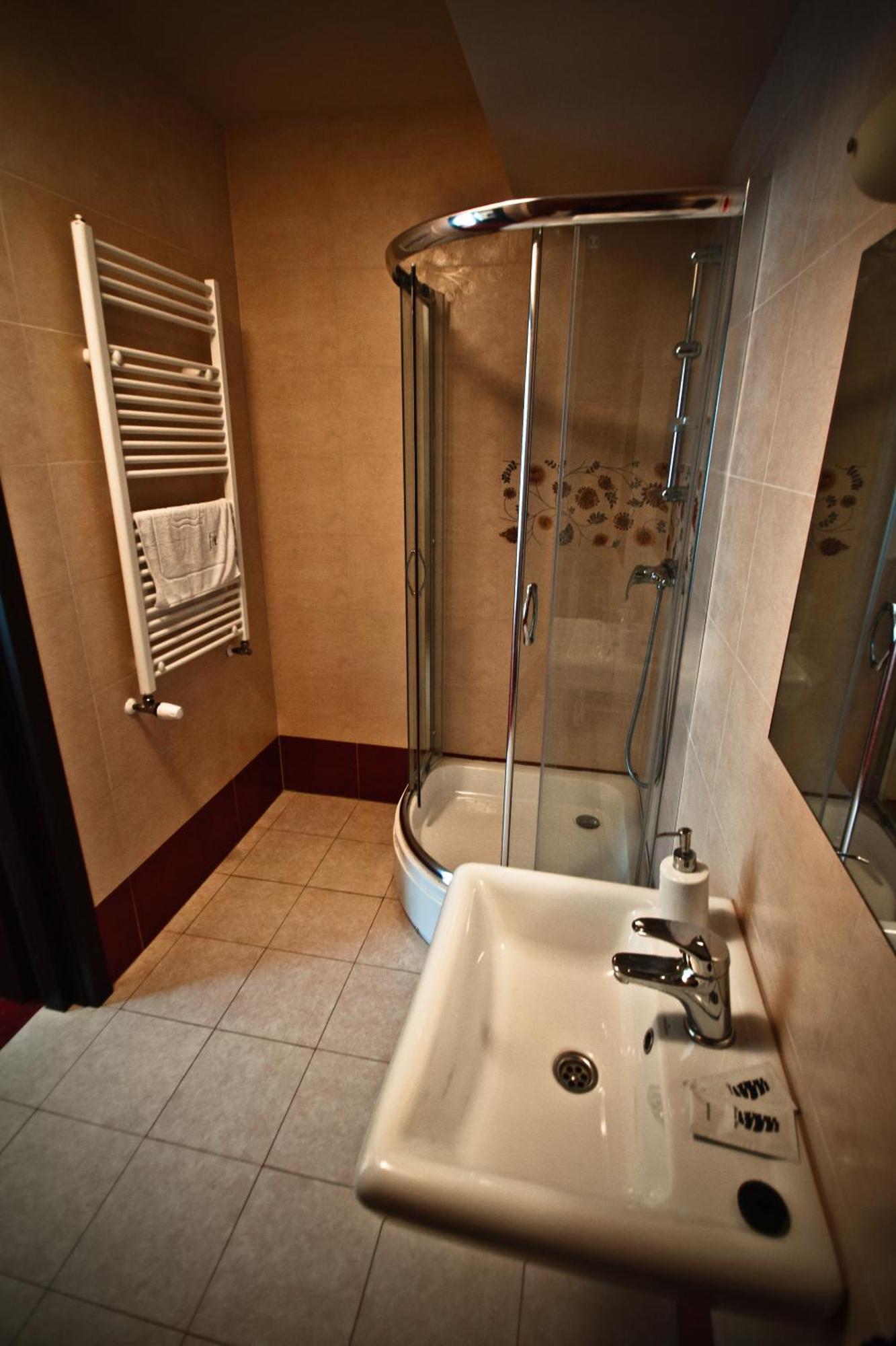 Dwa Bratanki Hotel Rzeszów Buitenkant foto
