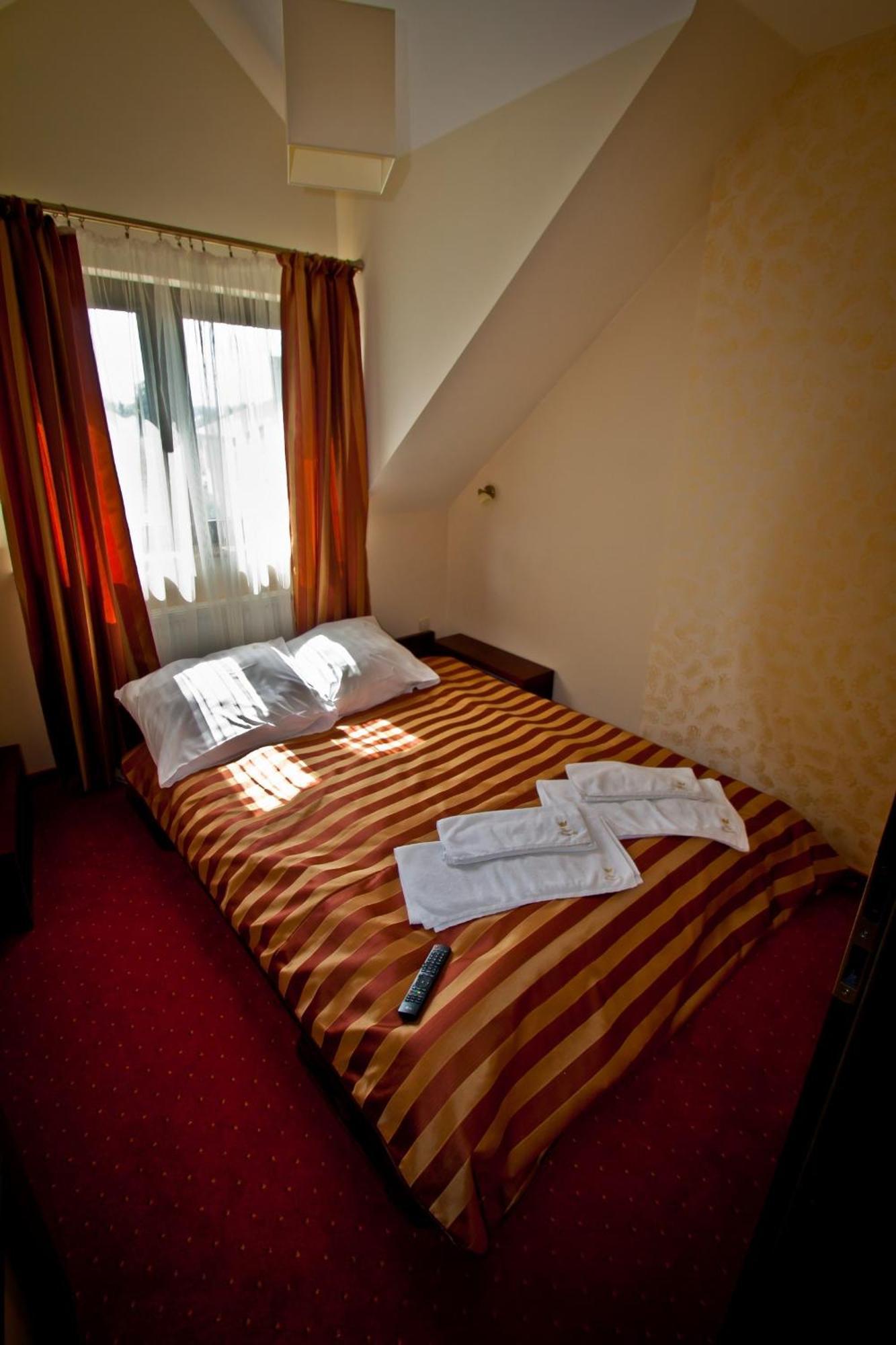 Dwa Bratanki Hotel Rzeszów Buitenkant foto