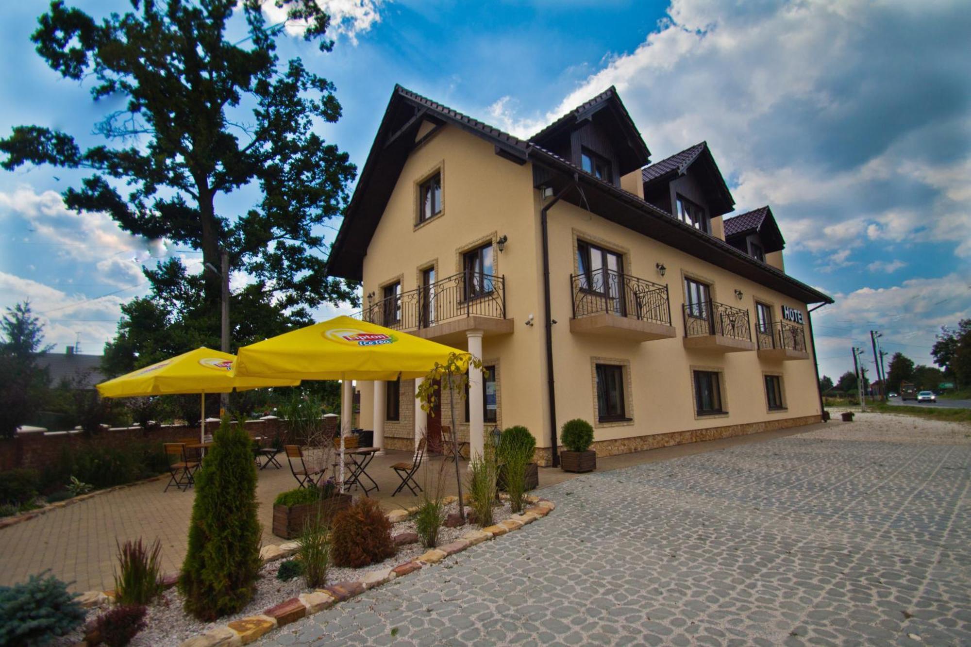 Dwa Bratanki Hotel Rzeszów Buitenkant foto