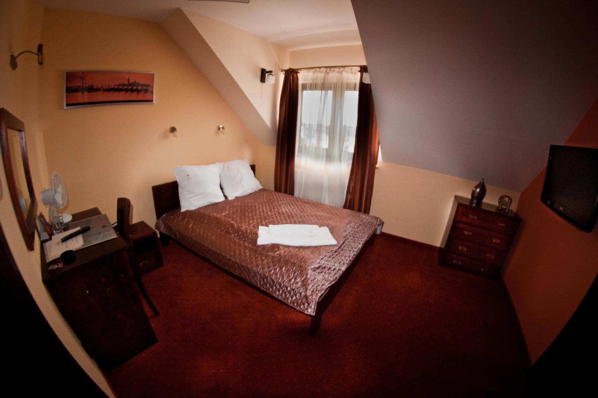 Dwa Bratanki Hotel Rzeszów Buitenkant foto