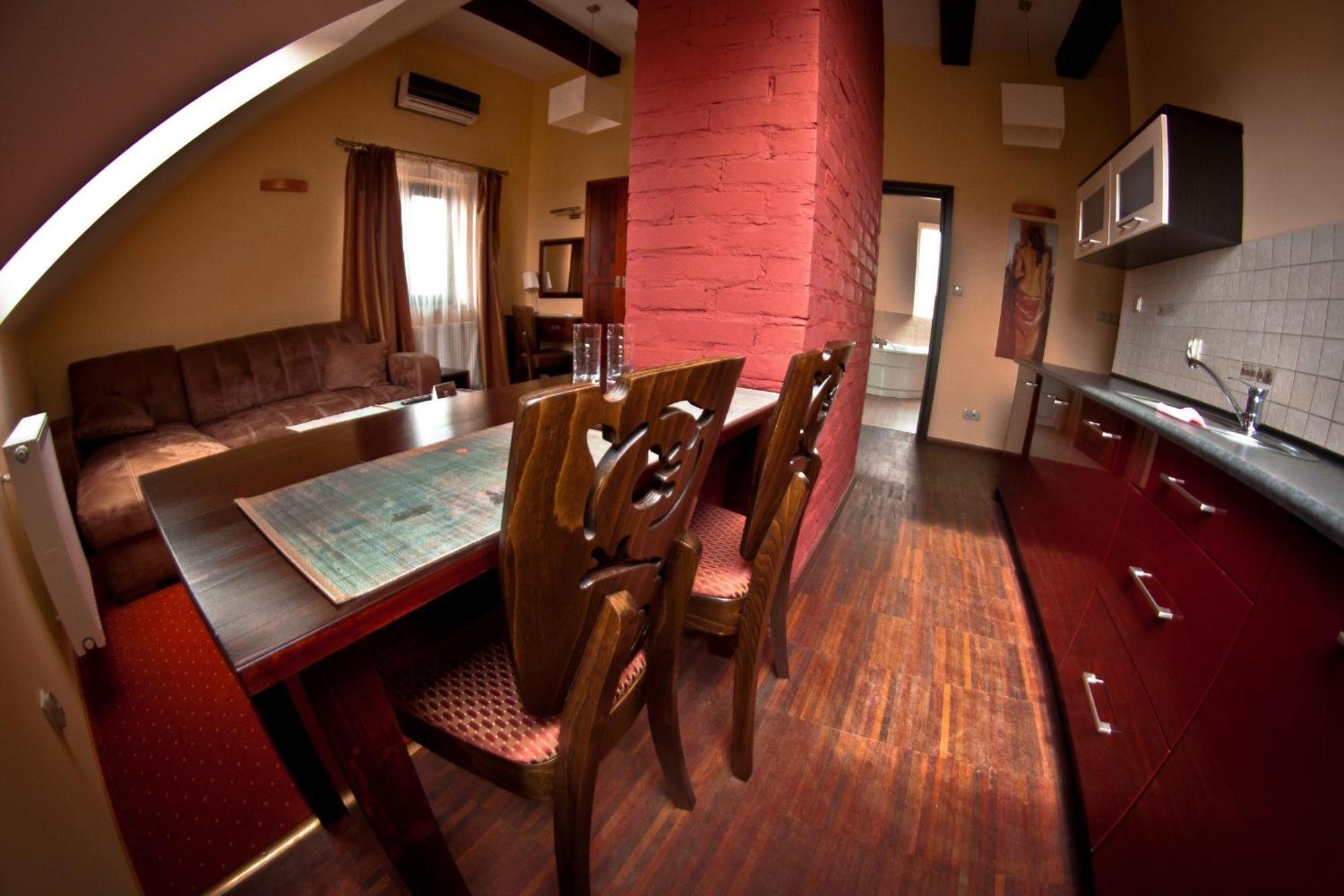 Dwa Bratanki Hotel Rzeszów Buitenkant foto