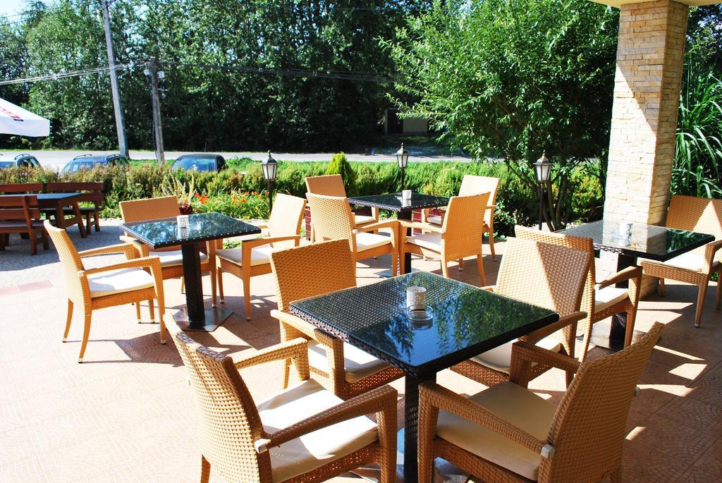 Dwa Bratanki Hotel Rzeszów Buitenkant foto