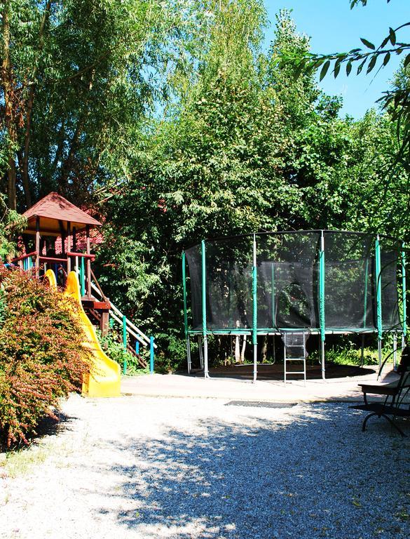 Dwa Bratanki Hotel Rzeszów Buitenkant foto