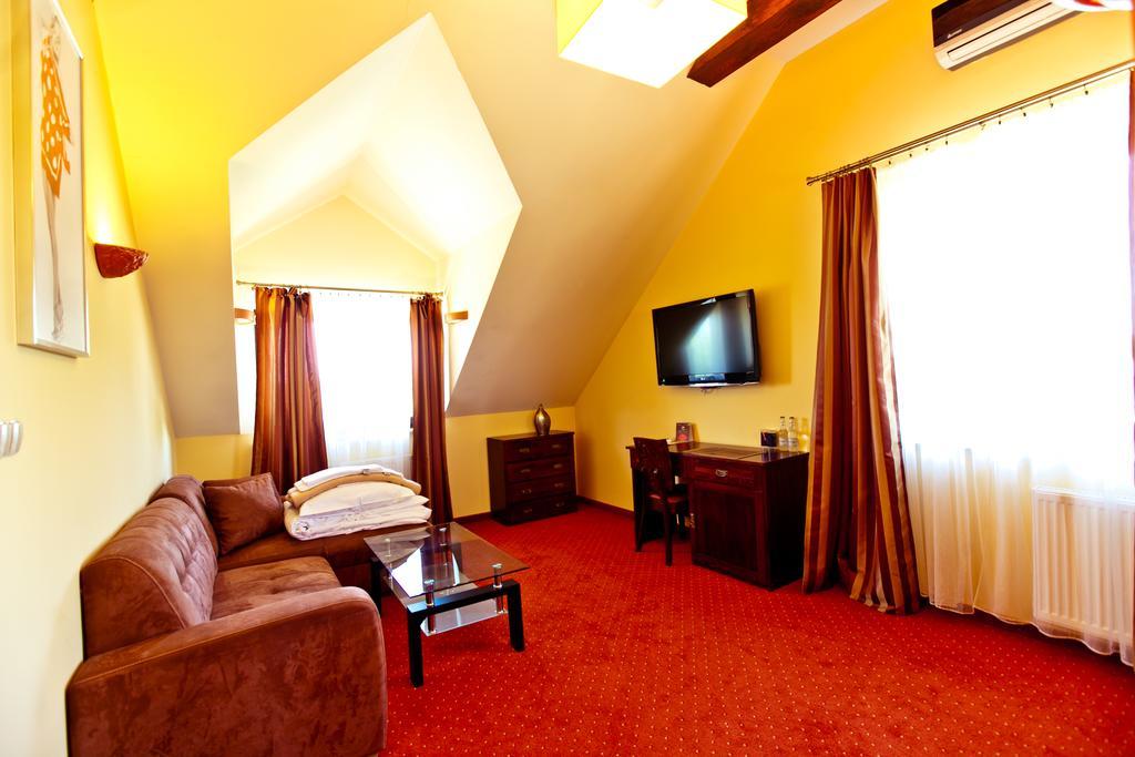 Dwa Bratanki Hotel Rzeszów Buitenkant foto