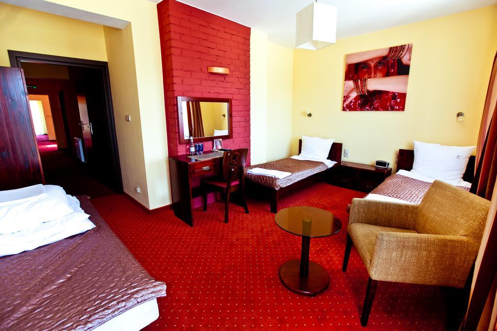 Dwa Bratanki Hotel Rzeszów Buitenkant foto