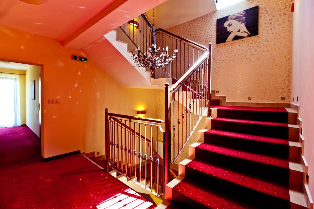Dwa Bratanki Hotel Rzeszów Buitenkant foto